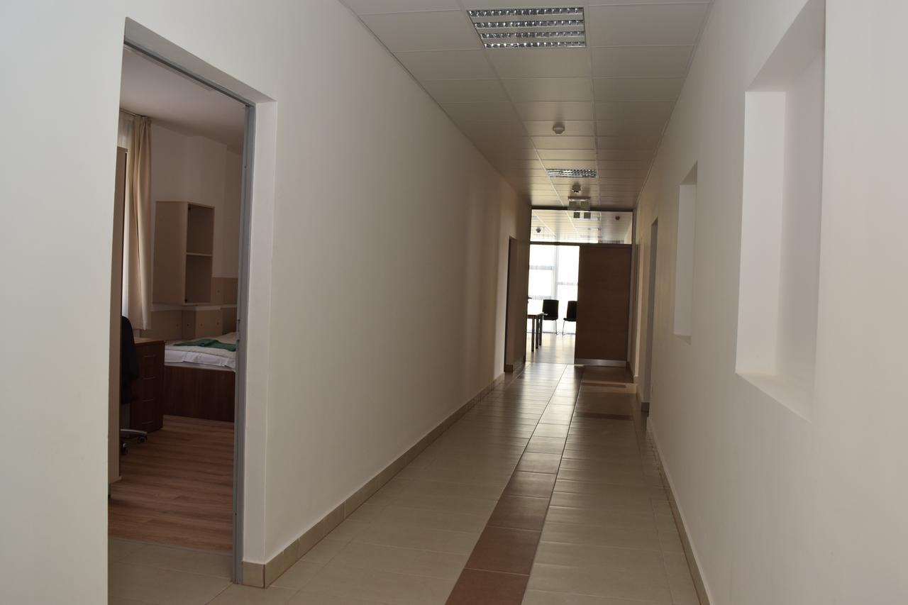 Marothi Kollegium Albergue Debrecen Exterior foto