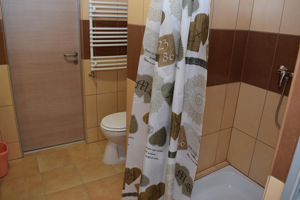 Marothi Kollegium Albergue Debrecen Exterior foto