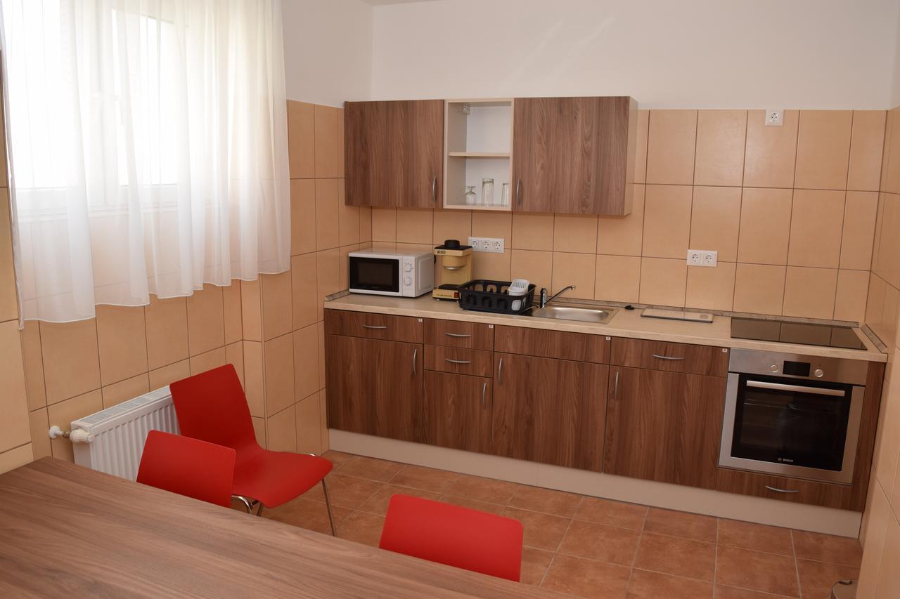 Marothi Kollegium Albergue Debrecen Exterior foto